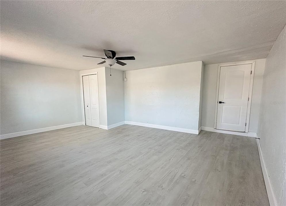 For Sale: $325,000 (5 beds, 2 baths, 1520 Square Feet)