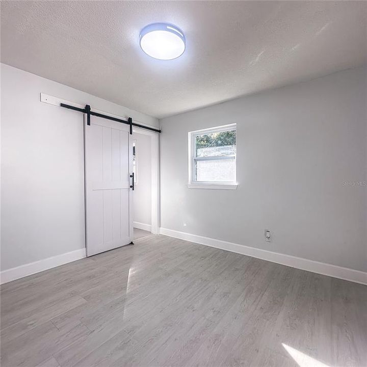 For Sale: $325,000 (5 beds, 2 baths, 1520 Square Feet)