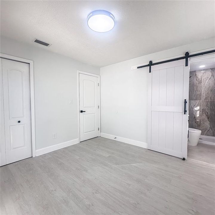 For Sale: $325,000 (5 beds, 2 baths, 1520 Square Feet)