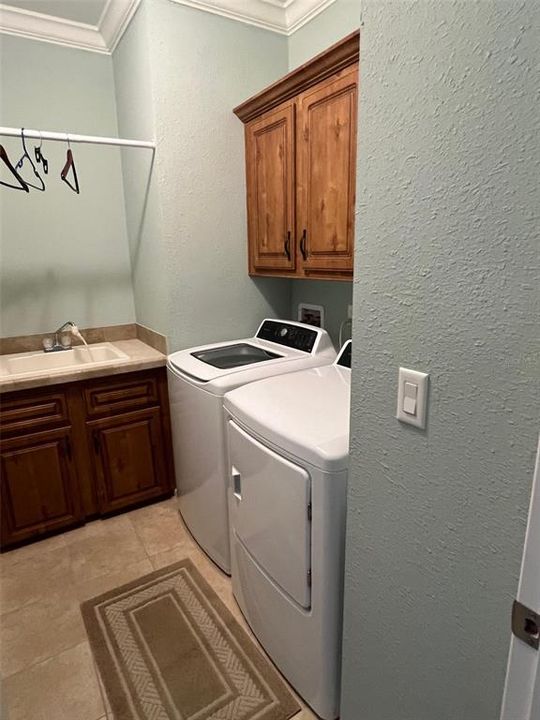 待售: $299,000 (3 贝兹, 2 浴室, 2115 平方英尺)