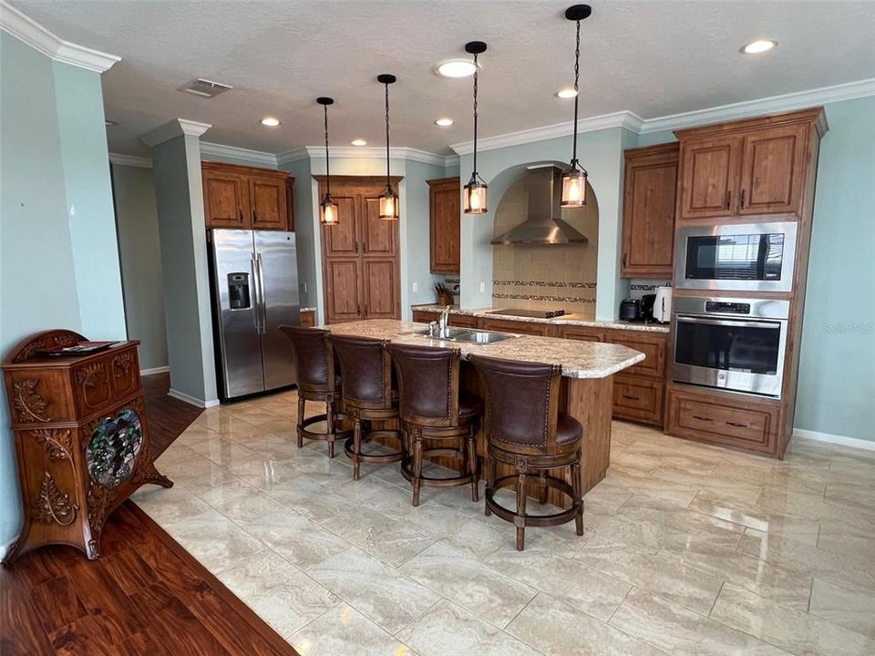 待售: $299,000 (3 贝兹, 2 浴室, 2115 平方英尺)