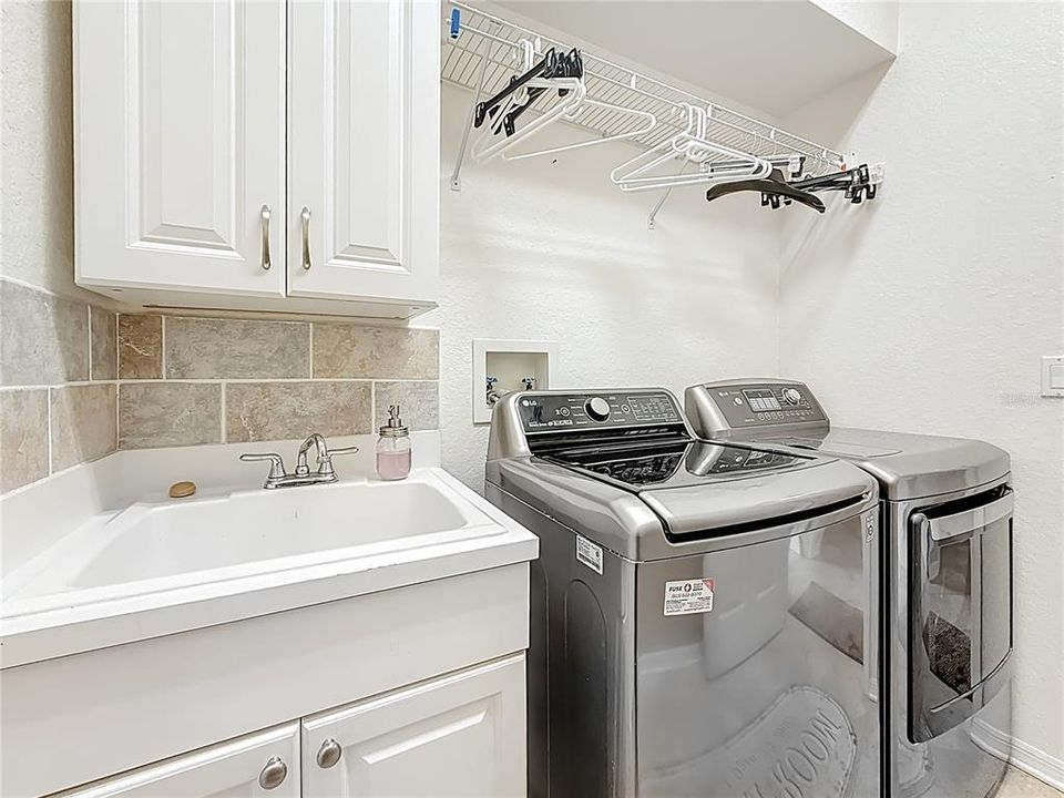 For Sale: $949,000 (4 beds, 3 baths, 2814 Square Feet)