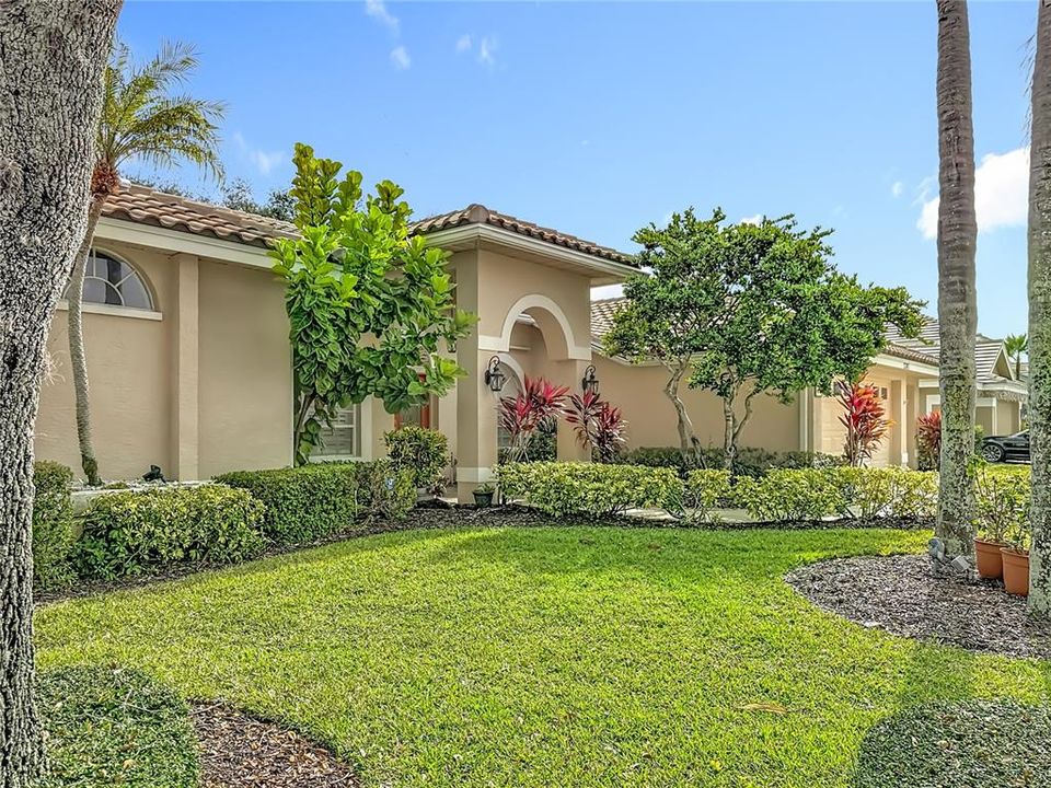 For Sale: $949,000 (4 beds, 3 baths, 2814 Square Feet)