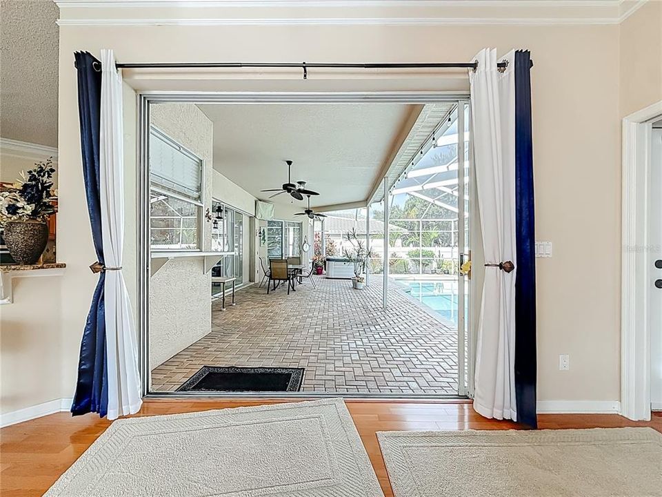 For Sale: $949,000 (4 beds, 3 baths, 2814 Square Feet)