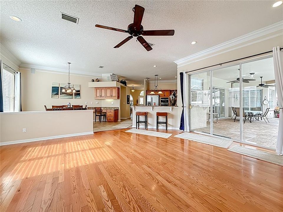 For Sale: $949,000 (4 beds, 3 baths, 2814 Square Feet)