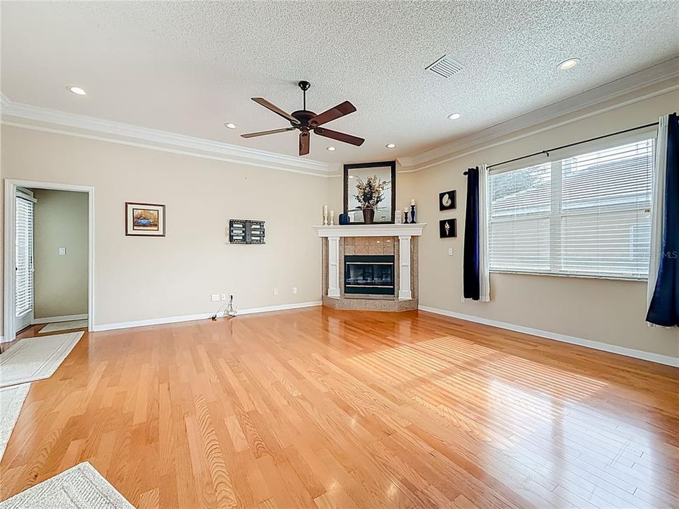 For Sale: $949,000 (4 beds, 3 baths, 2814 Square Feet)