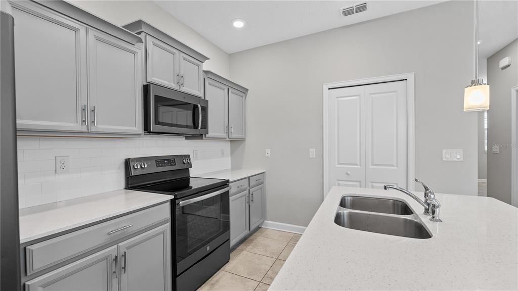 待售: $408,000 (3 贝兹, 2 浴室, 1717 平方英尺)