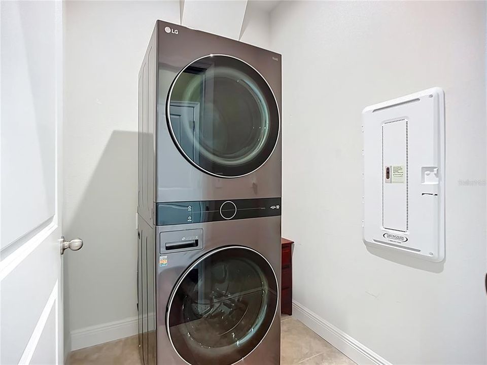 En Venta: $455,000 (3 camas, 3 baños, 2384 Pies cuadrados)