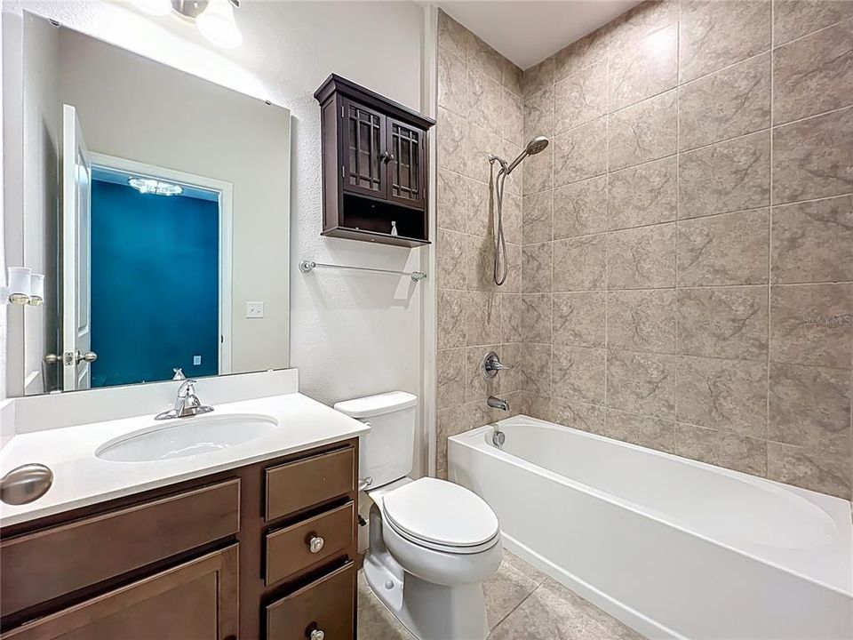 En Venta: $455,000 (3 camas, 3 baños, 2384 Pies cuadrados)