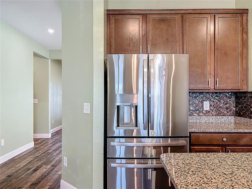 En Venta: $455,000 (3 camas, 3 baños, 2384 Pies cuadrados)