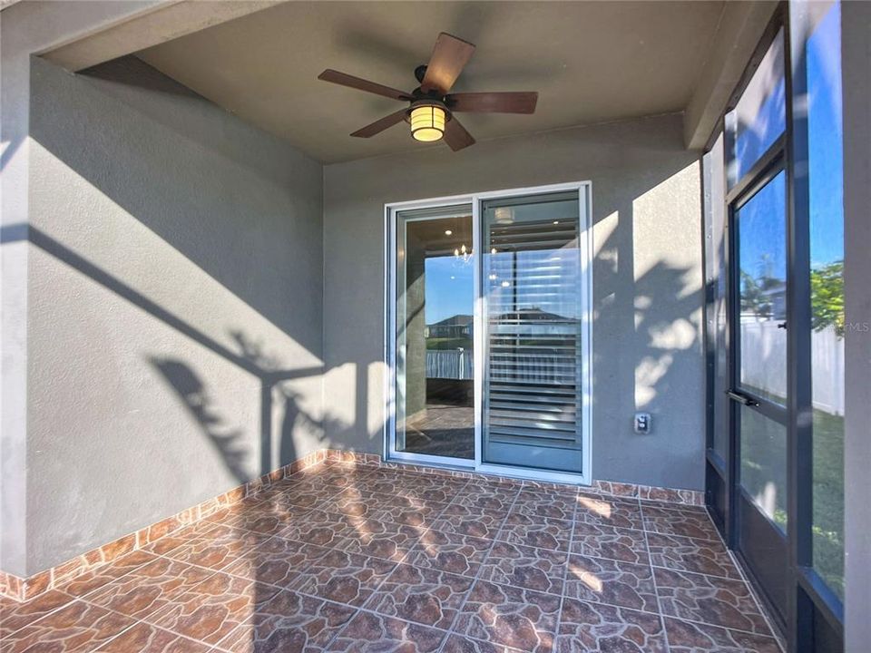 En Venta: $455,000 (3 camas, 3 baños, 2384 Pies cuadrados)