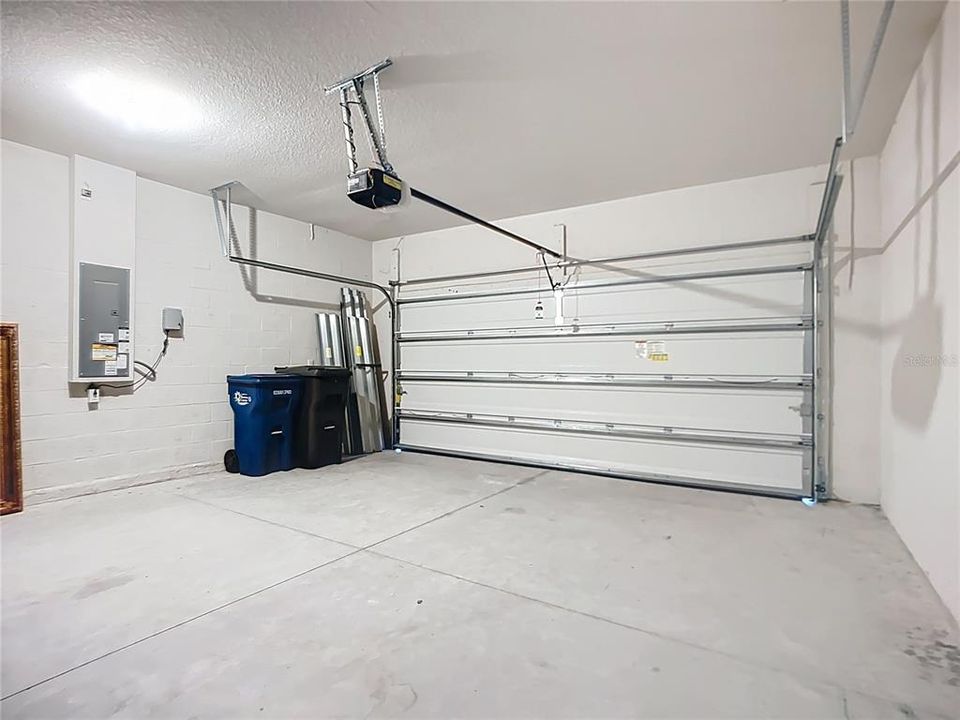 En Venta: $455,000 (3 camas, 3 baños, 2384 Pies cuadrados)