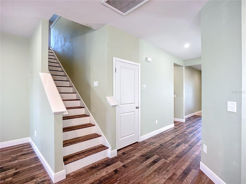 En Venta: $455,000 (3 camas, 3 baños, 2384 Pies cuadrados)