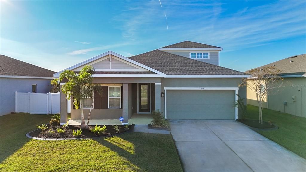 En Venta: $455,000 (3 camas, 3 baños, 2384 Pies cuadrados)