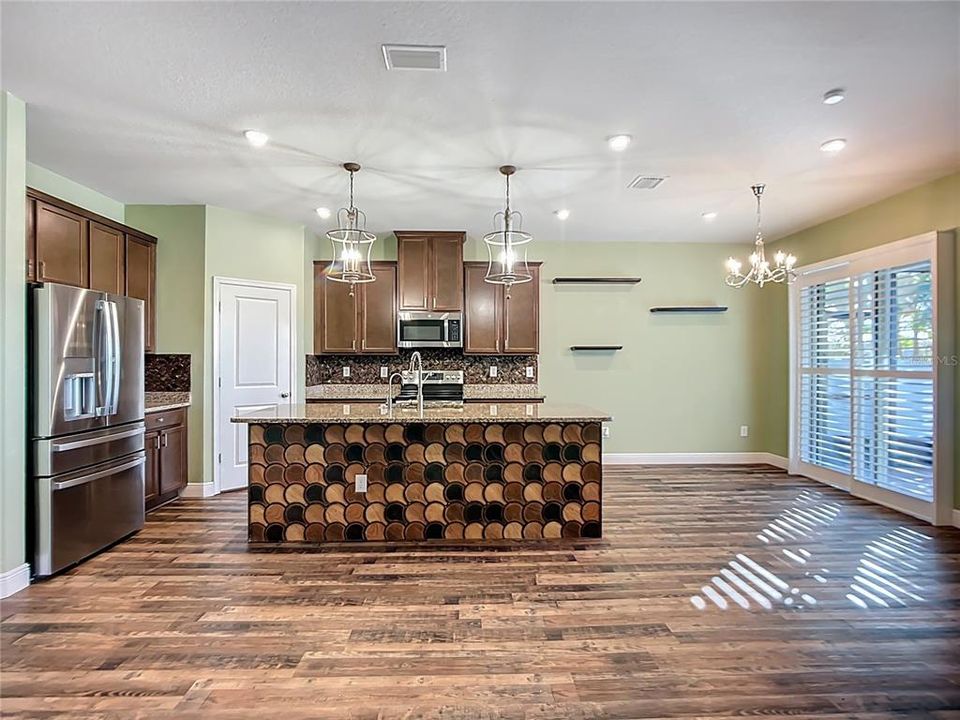 En Venta: $455,000 (3 camas, 3 baños, 2384 Pies cuadrados)