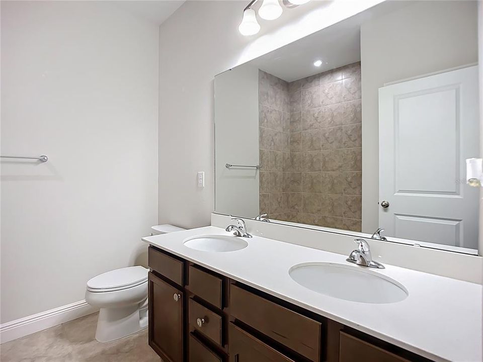 En Venta: $455,000 (3 camas, 3 baños, 2384 Pies cuadrados)