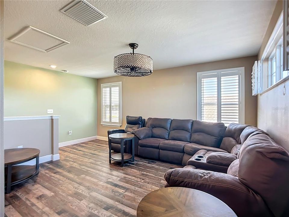 En Venta: $455,000 (3 camas, 3 baños, 2384 Pies cuadrados)