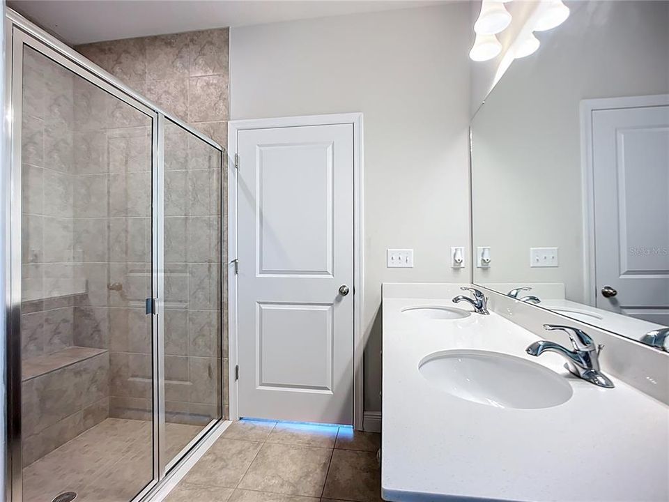 En Venta: $455,000 (3 camas, 3 baños, 2384 Pies cuadrados)