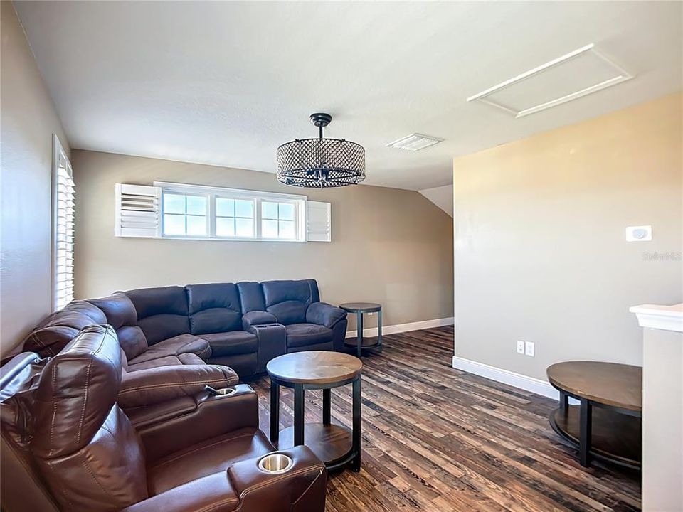 En Venta: $455,000 (3 camas, 3 baños, 2384 Pies cuadrados)