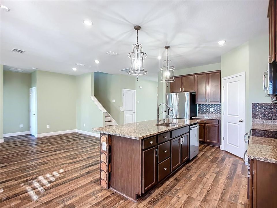 En Venta: $455,000 (3 camas, 3 baños, 2384 Pies cuadrados)