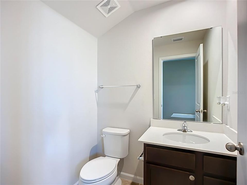 En Venta: $455,000 (3 camas, 3 baños, 2384 Pies cuadrados)