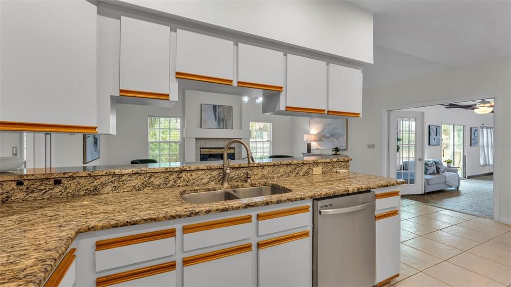 待售: $469,000 (4 贝兹, 2 浴室, 2336 平方英尺)