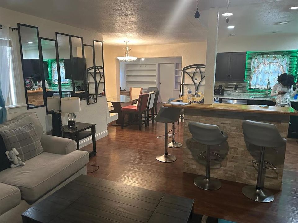 En Venta: $290,000 (3 camas, 2 baños, 1460 Pies cuadrados)