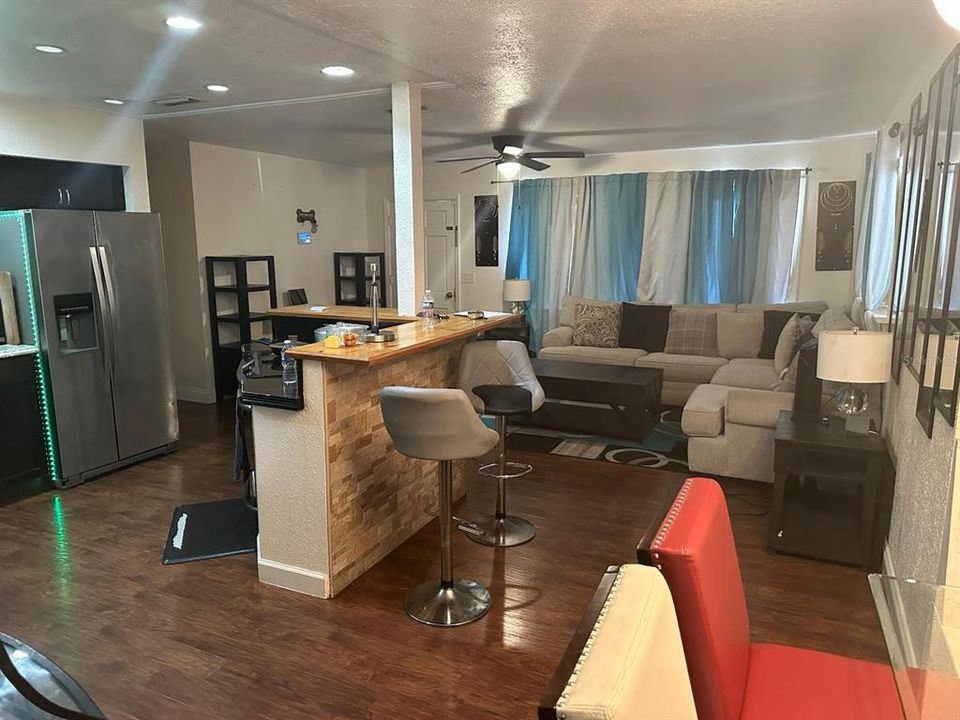 En Venta: $290,000 (3 camas, 2 baños, 1460 Pies cuadrados)