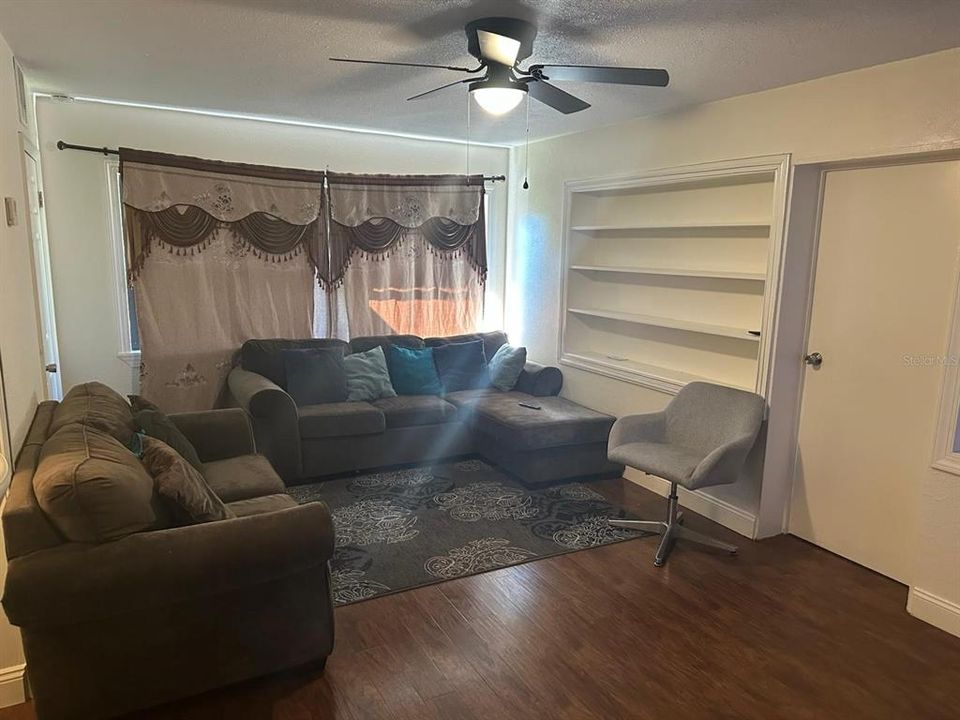 En Venta: $290,000 (3 camas, 2 baños, 1460 Pies cuadrados)