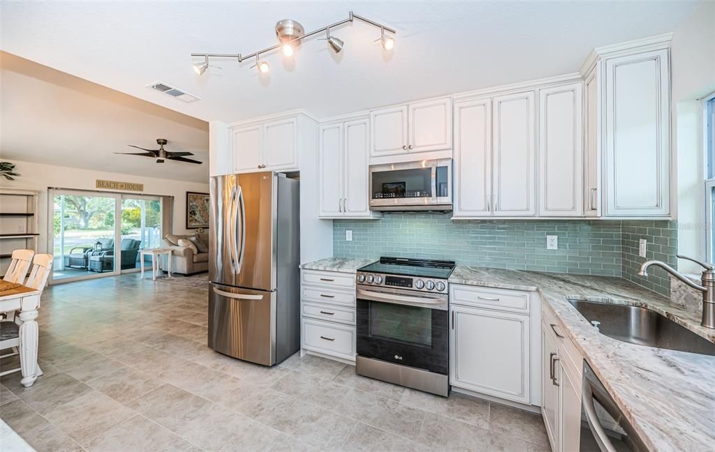 For Rent: $3,200 (2 beds, 2 baths, 1116 Square Feet)