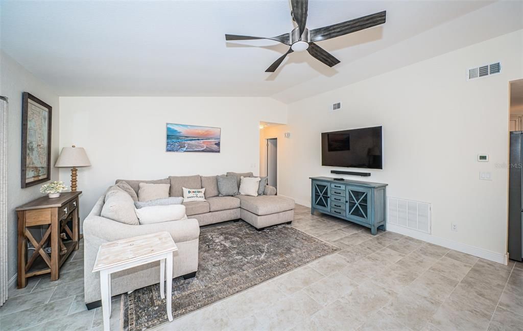 For Rent: $3,200 (2 beds, 2 baths, 1116 Square Feet)