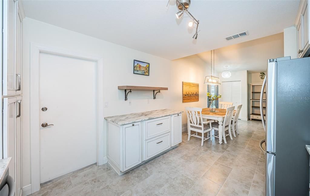 For Rent: $3,200 (2 beds, 2 baths, 1116 Square Feet)