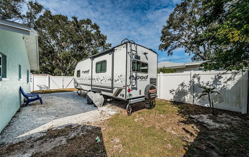 For Rent: $3,200 (2 beds, 2 baths, 1116 Square Feet)