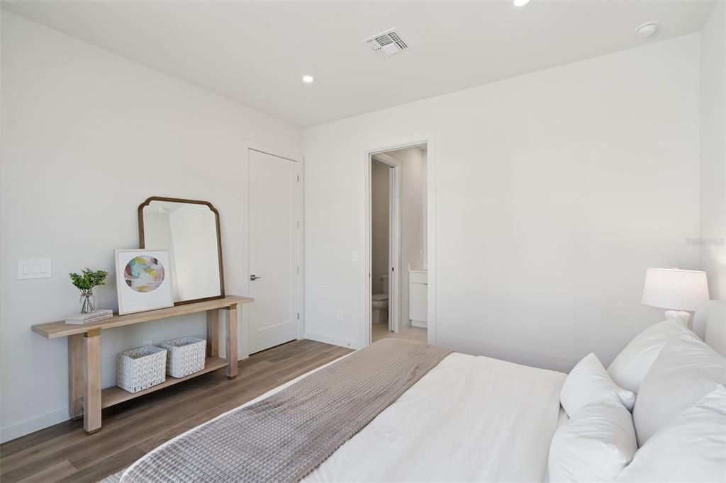 待售: $389,990 (4 贝兹, 2 浴室, 1998 平方英尺)