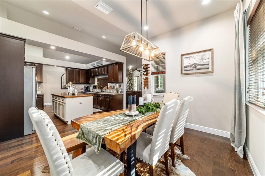 En Venta: $825,000 (3 camas, 2 baños, 1924 Pies cuadrados)