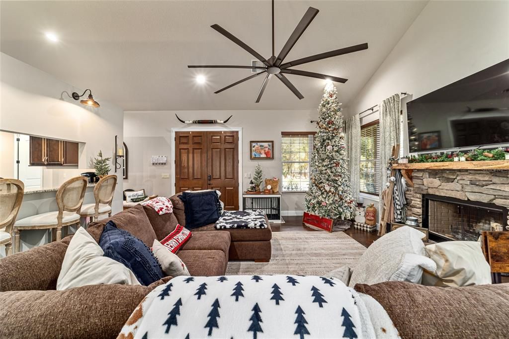 En Venta: $825,000 (3 camas, 2 baños, 1924 Pies cuadrados)