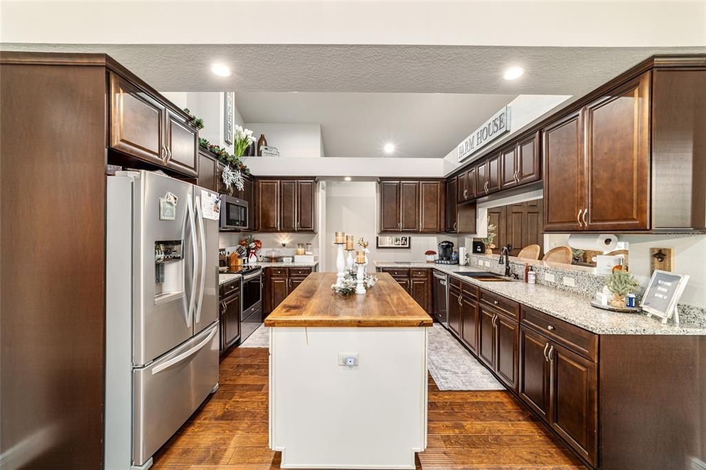 En Venta: $825,000 (3 camas, 2 baños, 1924 Pies cuadrados)