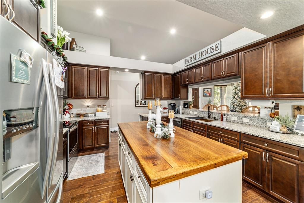 En Venta: $825,000 (3 camas, 2 baños, 1924 Pies cuadrados)