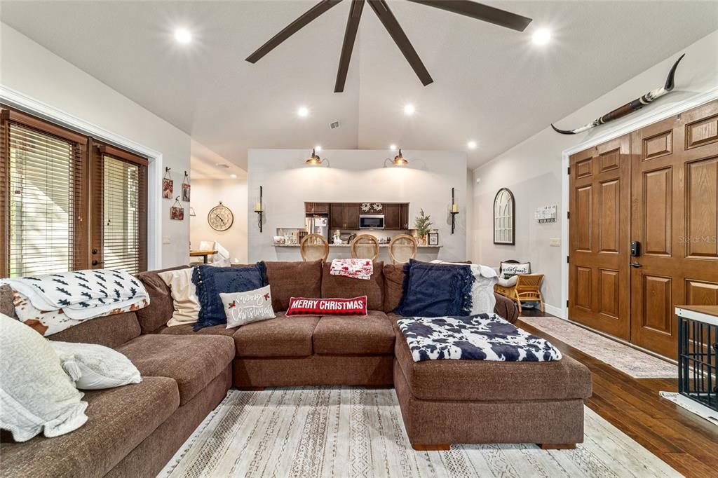 En Venta: $825,000 (3 camas, 2 baños, 1924 Pies cuadrados)