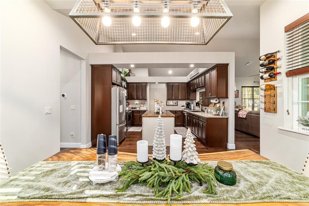 En Venta: $825,000 (3 camas, 2 baños, 1924 Pies cuadrados)