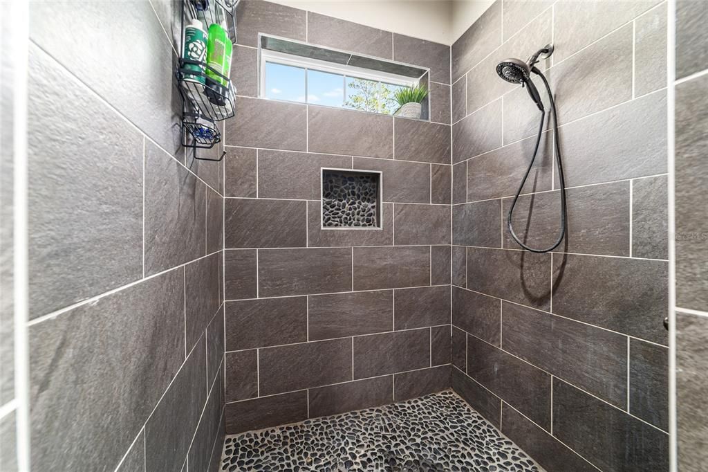 En Venta: $825,000 (3 camas, 2 baños, 1924 Pies cuadrados)