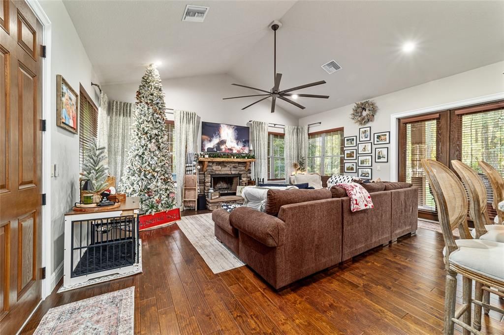 En Venta: $825,000 (3 camas, 2 baños, 1924 Pies cuadrados)