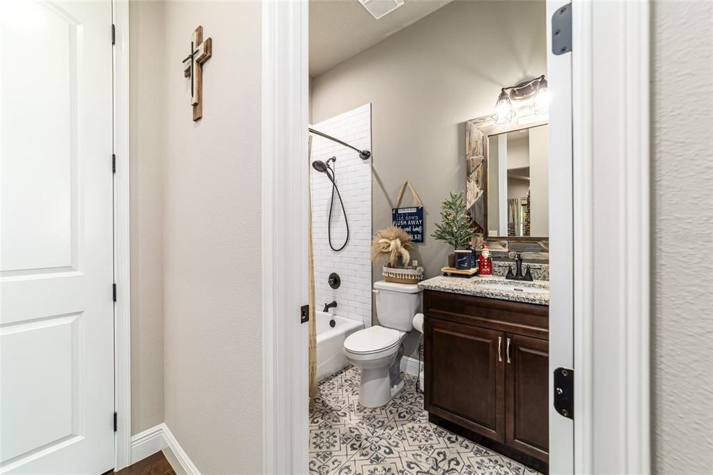 En Venta: $825,000 (3 camas, 2 baños, 1924 Pies cuadrados)