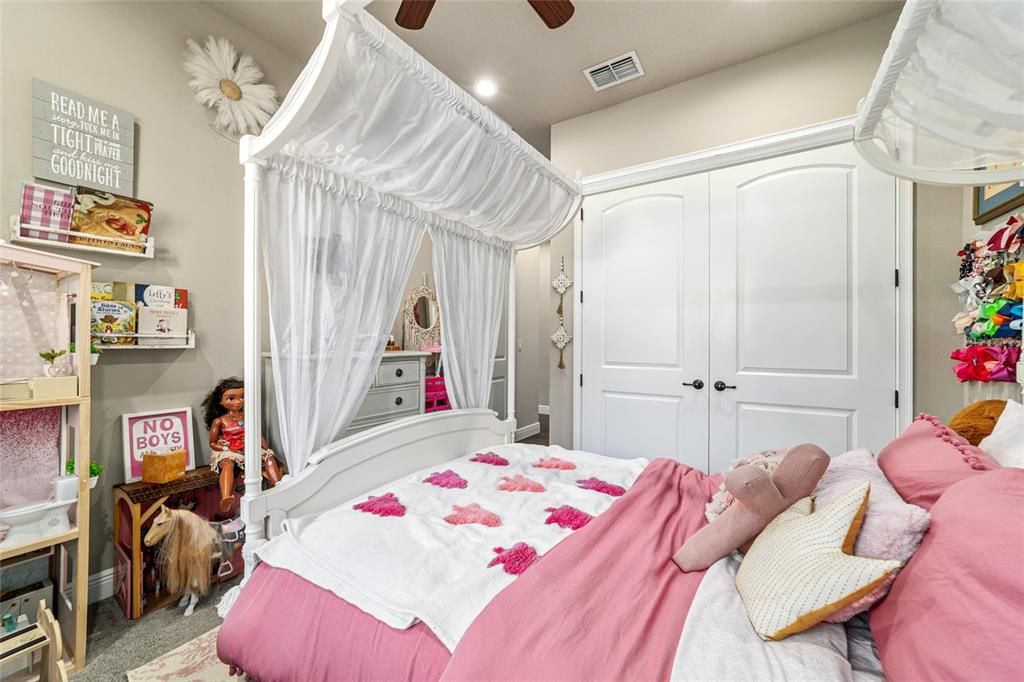 En Venta: $825,000 (3 camas, 2 baños, 1924 Pies cuadrados)