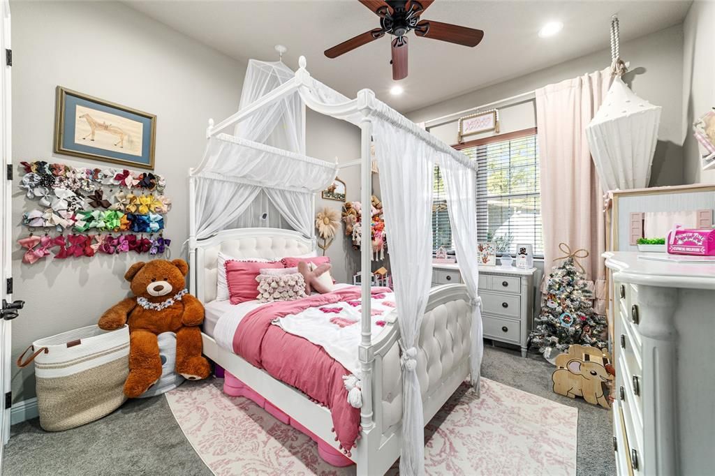 En Venta: $825,000 (3 camas, 2 baños, 1924 Pies cuadrados)