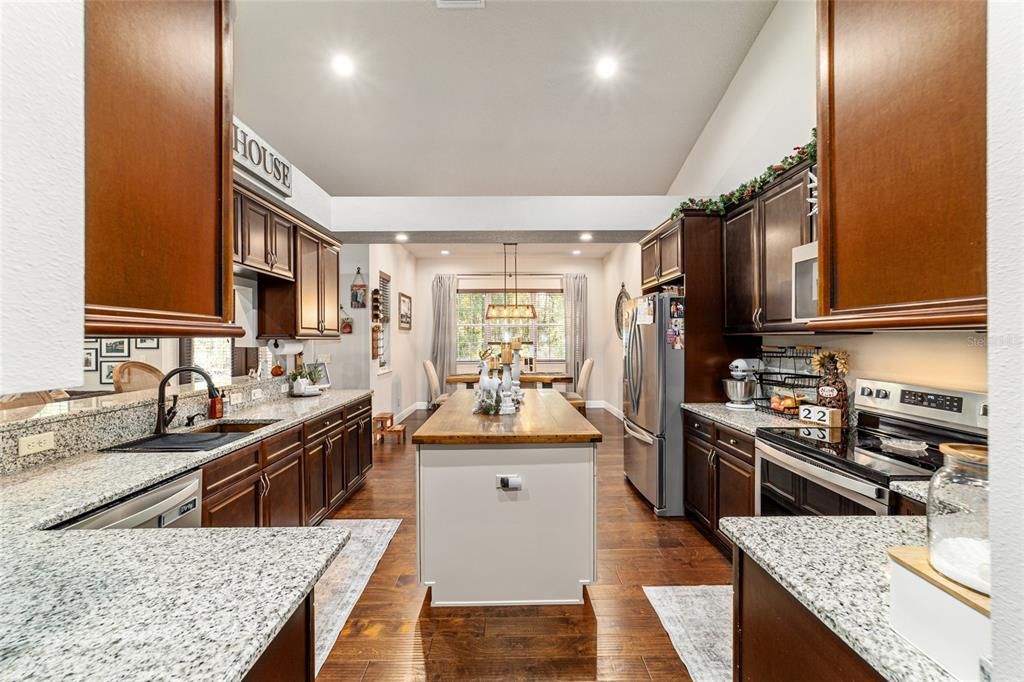 En Venta: $825,000 (3 camas, 2 baños, 1924 Pies cuadrados)