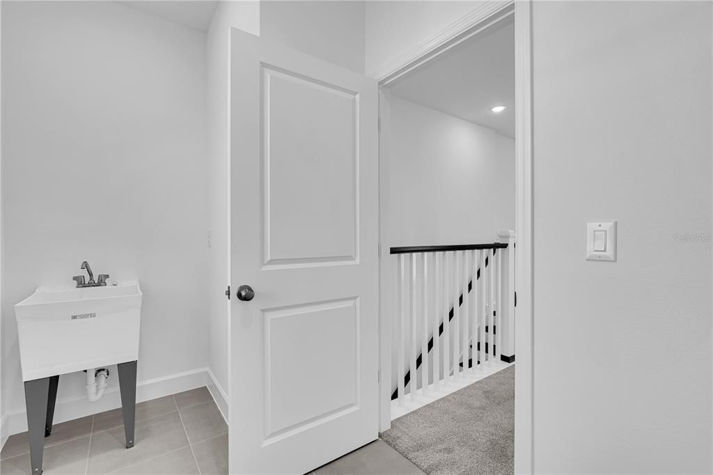 出租: $3,500 (5 贝兹, 3 浴室, 2200 平方英尺)