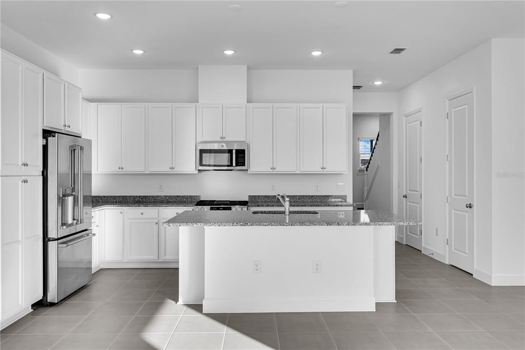 出租: $3,500 (5 贝兹, 3 浴室, 2200 平方英尺)