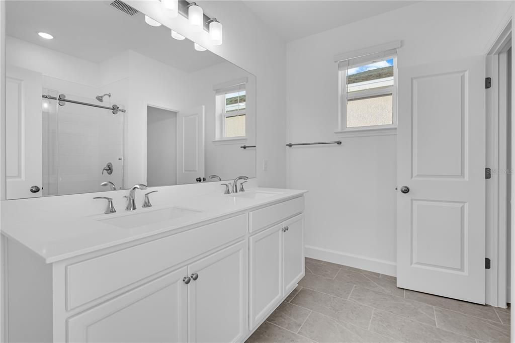 出租: $3,500 (5 贝兹, 3 浴室, 2200 平方英尺)