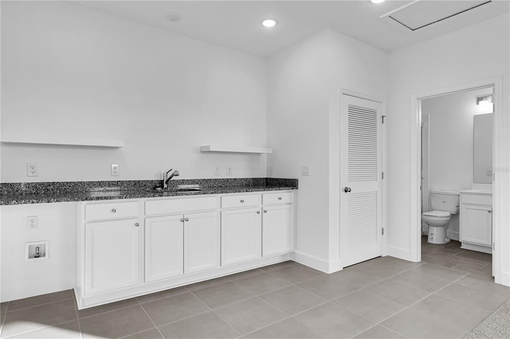 出租: $3,500 (5 贝兹, 3 浴室, 2200 平方英尺)